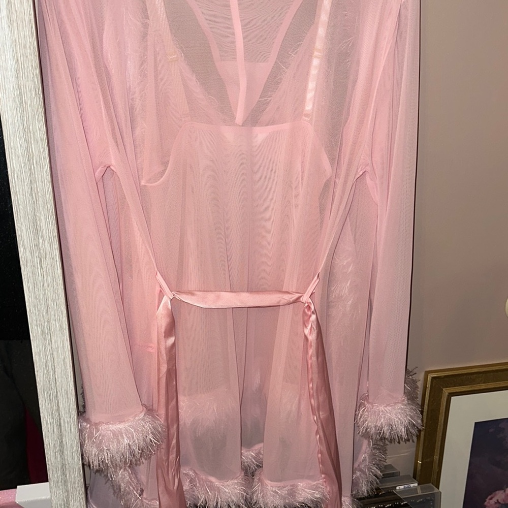 Elegant Pink Lingerie Set - image 7